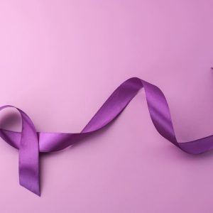 Campanha Fevereiro Roxo: conscientização sobre fibromialgia, lúpus e Alzheimer 