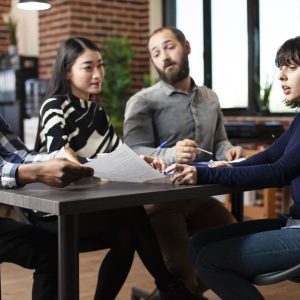 Equidade de gênero no trabalho: como estruturar políticas, medir lacunas e promover mudança real