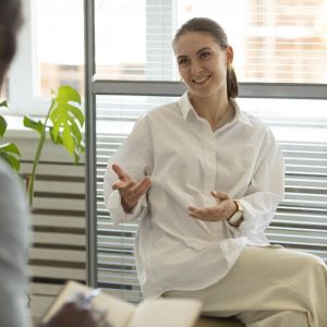 Como treinar a liderança para conversas difíceis sobre saúde mental no trabalho